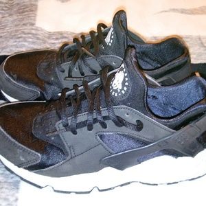 Women's NIKE Huaraches 8